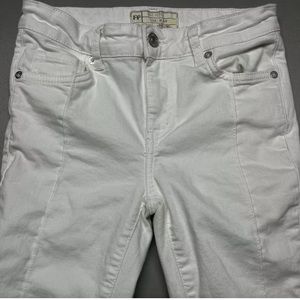 Free People Skinny Jeans White Raw Hem Ankle Size 25; Great condition; Worn ONCE
